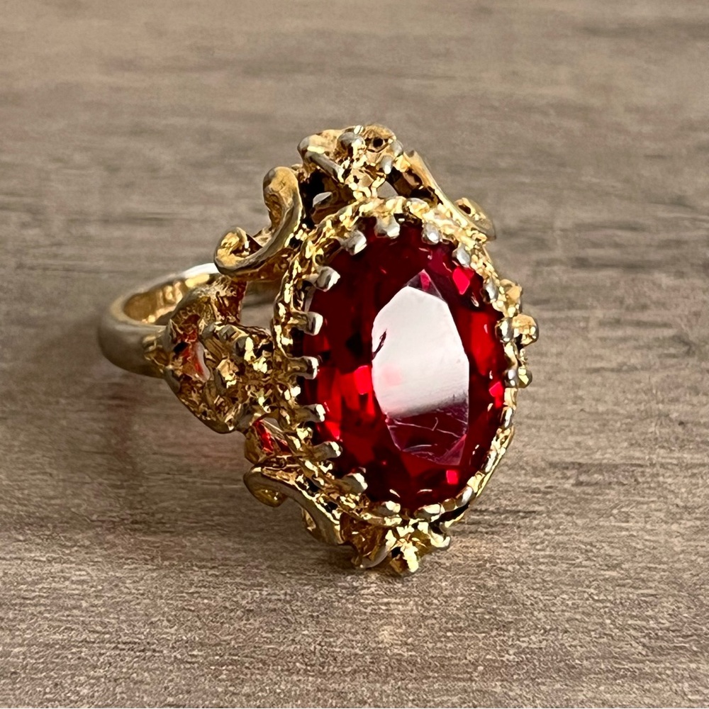 Elegant Red Marquise Stone in an Intricate Ornate 18k HGE Gold Designed Ring